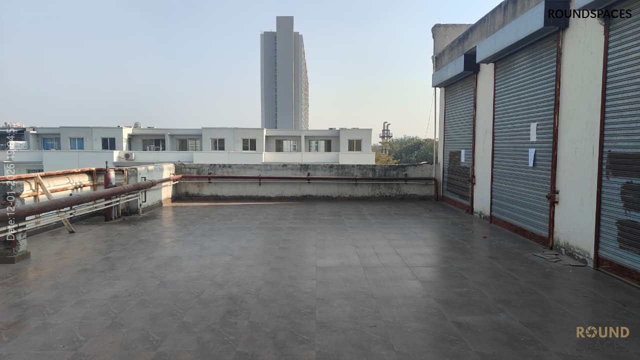 Foodcourt5_12_01_2026_Roundspaces