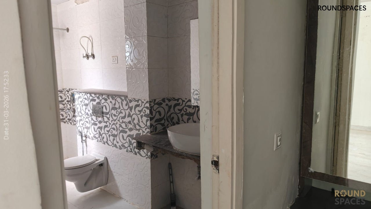 villa-for-sale10_31_03_2026_Roundspaces