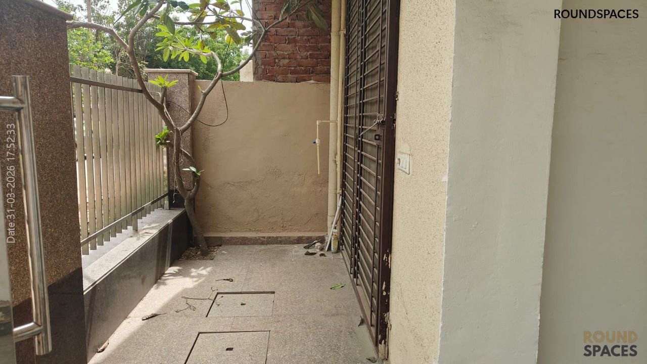 villa-for-sale3_31_03_2026_Roundspaces