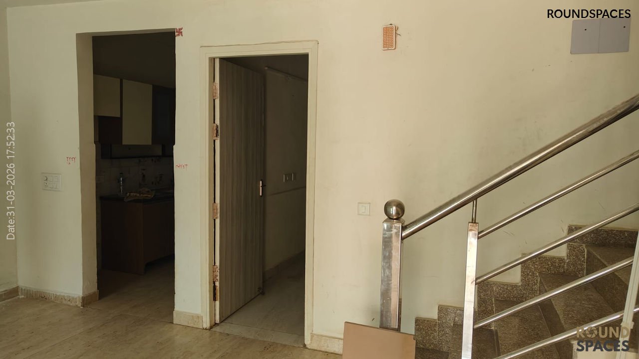 villa-for-sale4_31_03_2026_Roundspaces