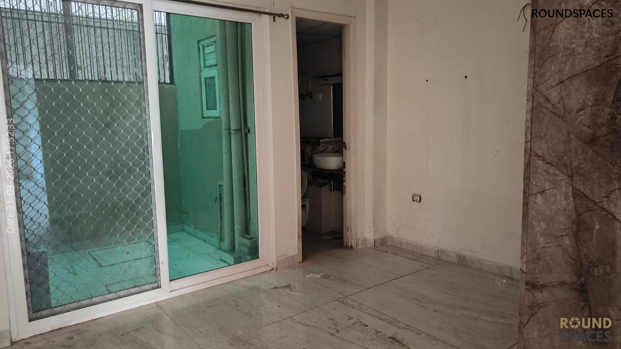 villa-for-sale8_31_03_2026_Roundspaces