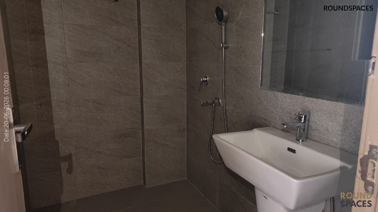 Studio Apartment for Sale – Omaxe ITC, Greater Noida | 541 Sq.ft